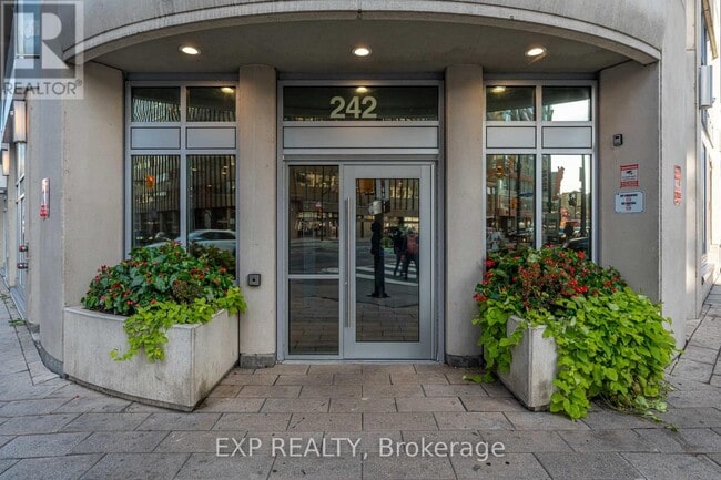 Building Photo - 242 Rideau St