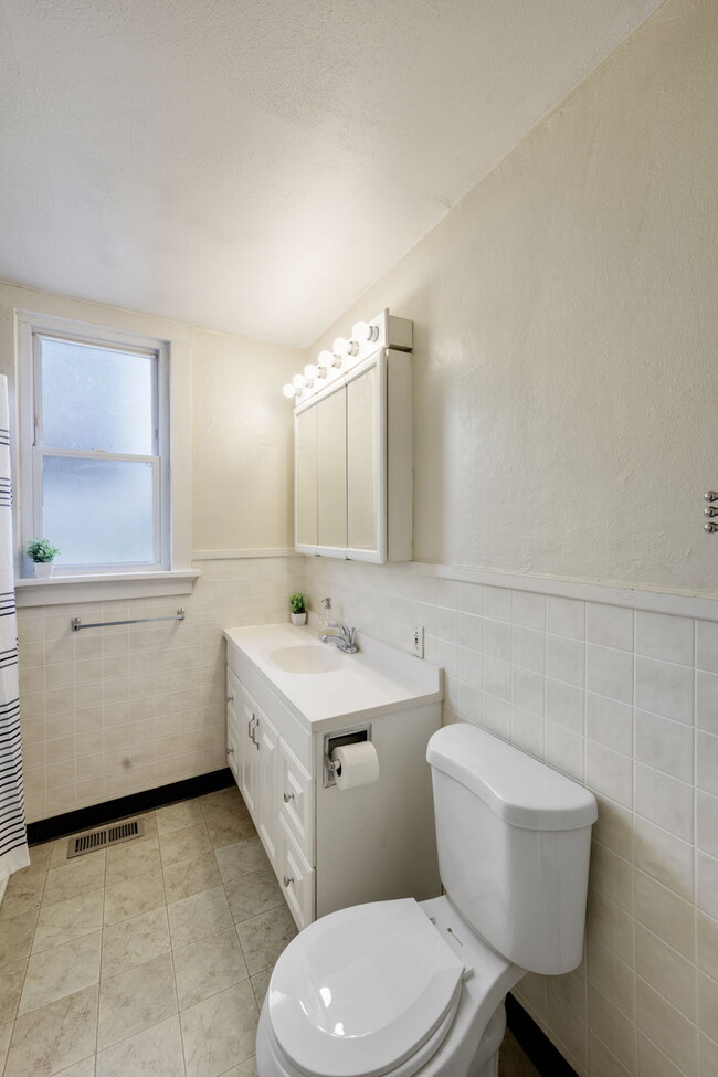 Building Photo - 4838 Goethe Ave