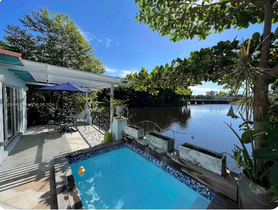 Foto principal - 388 NE 85th St