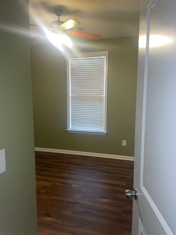 Foto del edificio - 3925 Silver Springs Rd