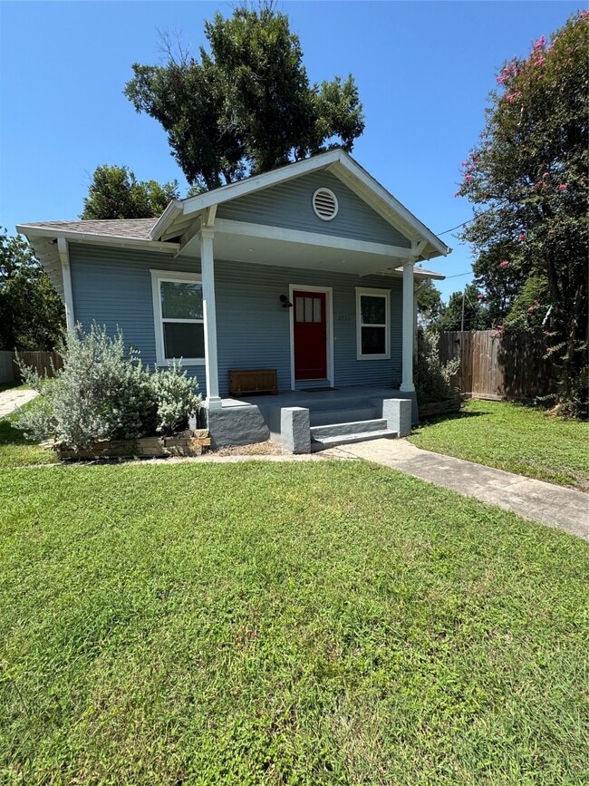 Building Photo - 2715 Cochran St