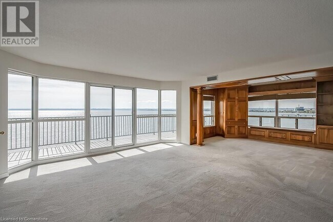Photo du bâtiment - 2190 Lakeshore Rd.