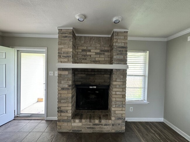 Building Photo - 360 Virtual Tour Available