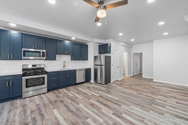 Building Photo - 7320 N Rogers Ave