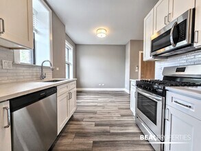Building Photo - 3941 N Janssen Ave