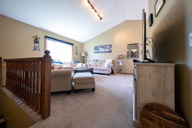 Foto del edificio - 6290 Duck Lake Rd