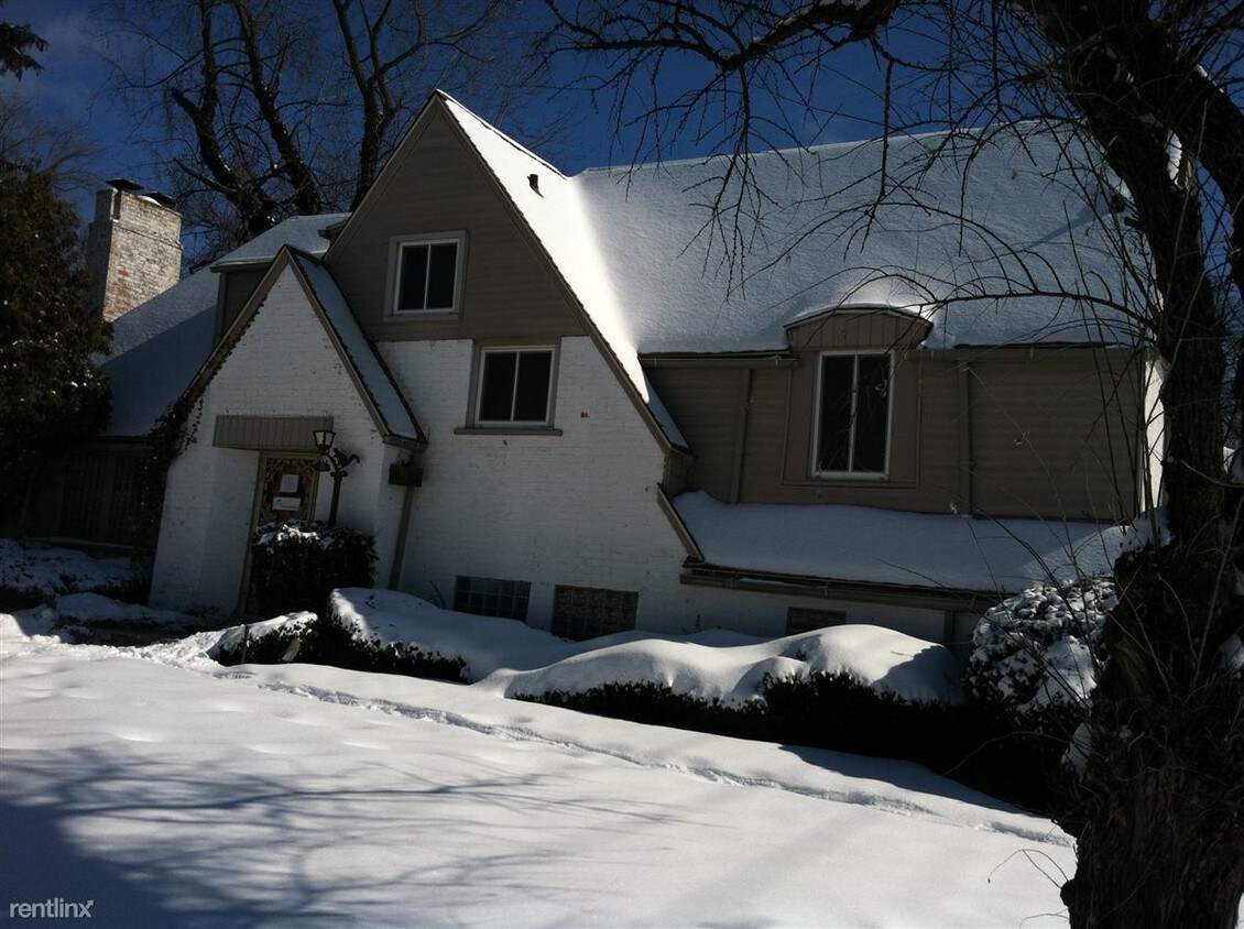 Primary Photo - 10035 W Outer Dr