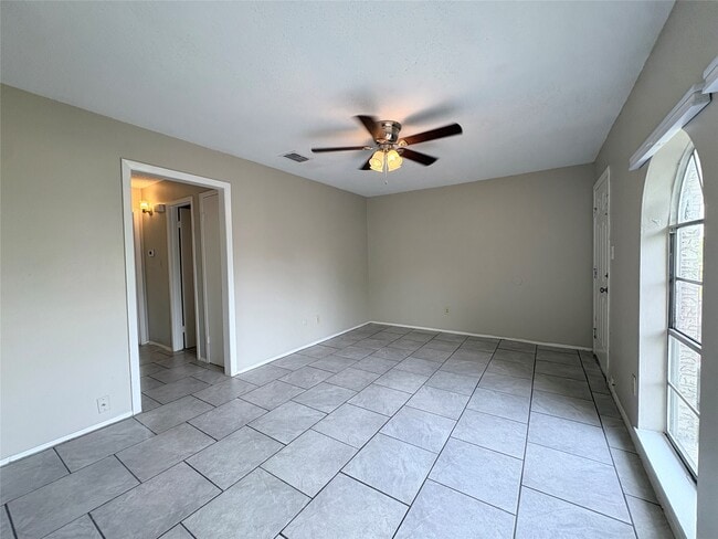 Building Photo - 3021 Sycamore Ave