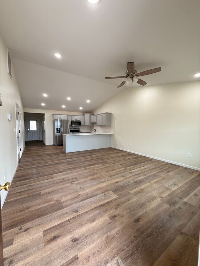 Building Photo - 3032-MF3-E4