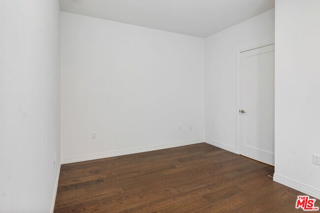 Foto del edificio - 11908 Exposition Blvd