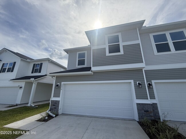 Foto del edificio - 6850 Rhapsody Rd