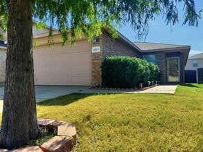 Building Photo - 8829 Valley River Dr