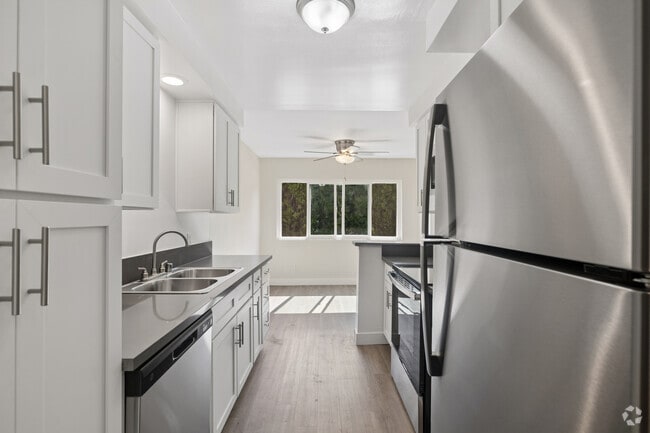 2BR, 2BA - 1,400SF - Kitchen - White Oak Terrace Apartments