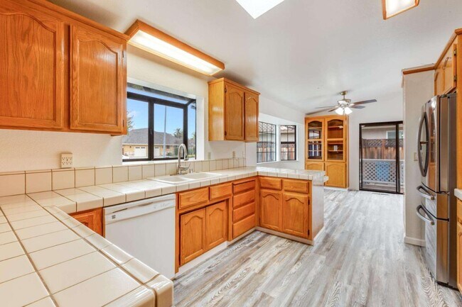 Building Photo - 431 Paul Dr