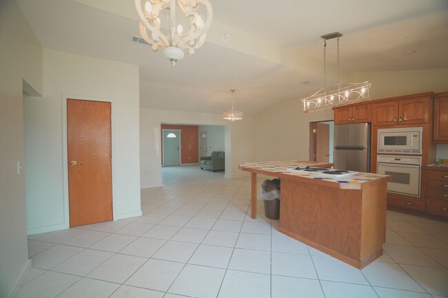 Building Photo - Open Sands 5 BR's-5 Baths