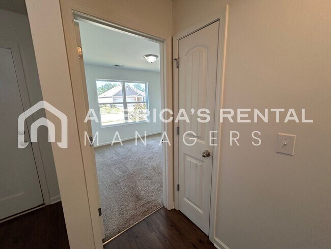 Foto del edificio - Home for Rent in Montevallo, AL... Availab...