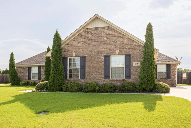 Foto del edificio - 13384 Hidden Valley Dr