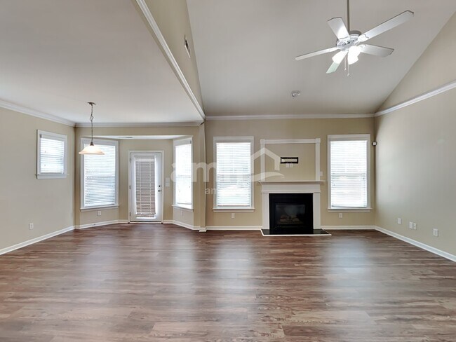 Foto del edificio - 8055 Willow Branch Dr