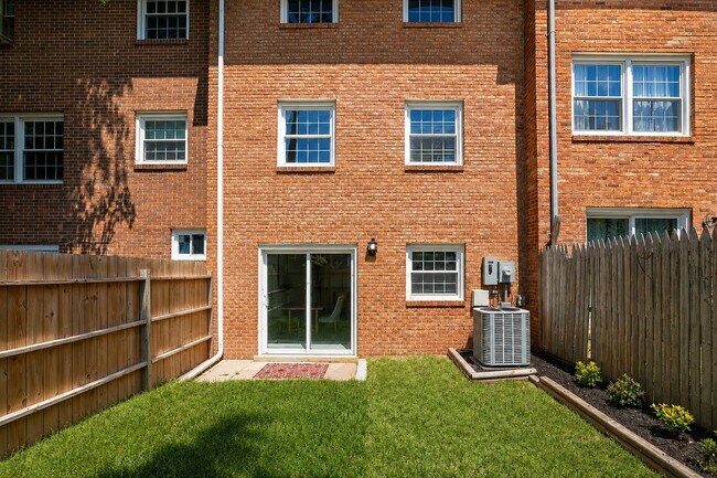 Foto del edificio - 14819 Smethwick Pl
