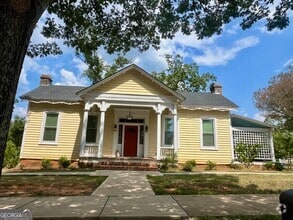 Building Photo - 306 N 6th St