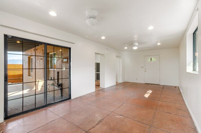 Foto del edificio - 1030 N Tucson Blvd