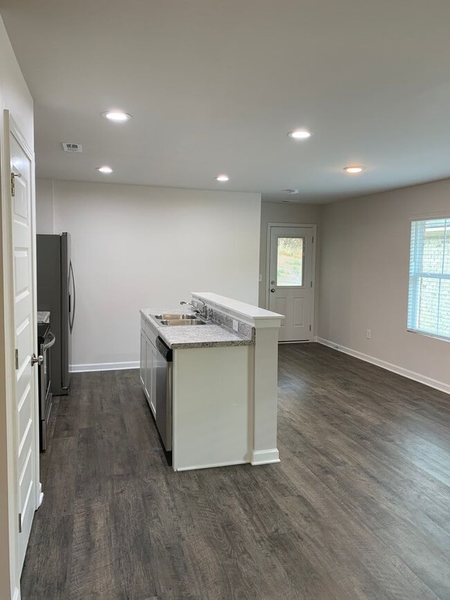 Building Photo - *PRE-LEASING*  Three Bedroom | Two Bathroom Home in Kilpatrick Landing