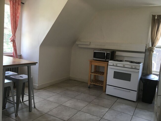 Foto del edificio - 5626 Wilkins Ave