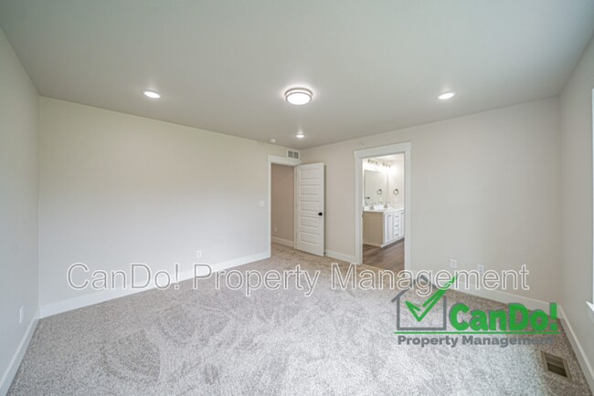 Building Photo - 3014 Huntshire Ave