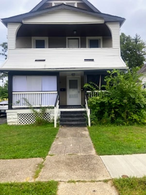 Building Photo - 2833 E 100th St