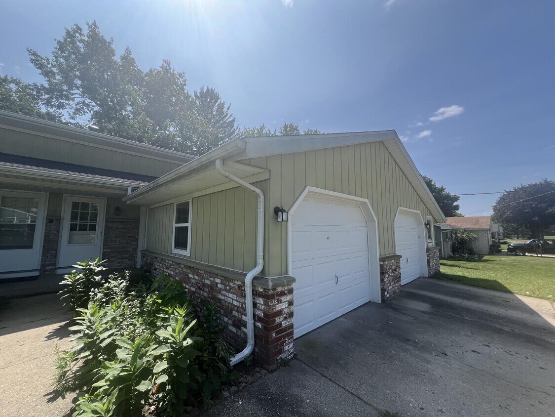 Primary Photo - Jenison 2 Bedroom