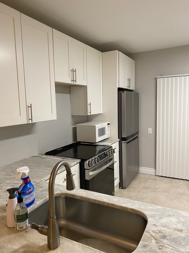 Building Photo - 12350 Berkeley Square Dr