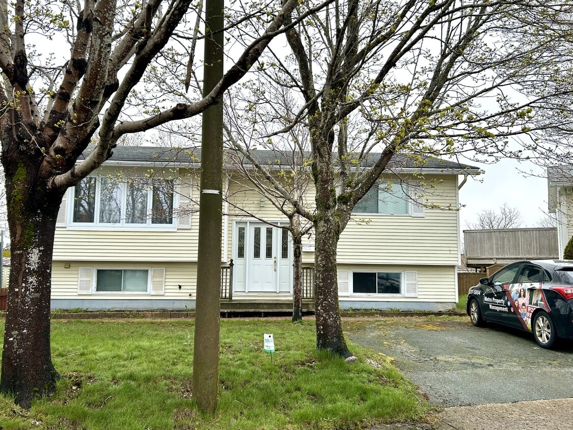 Primary Photo - 7 Blake Pl