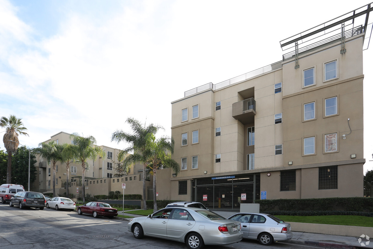 Primary Photo - Wilshire Courtyard