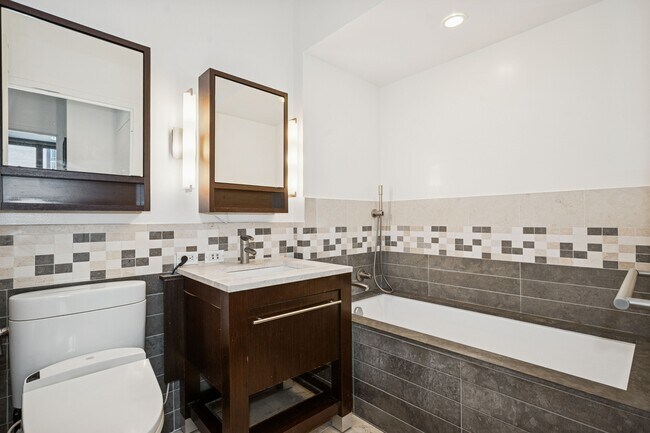 Foto del edificio - 101 W 24th St