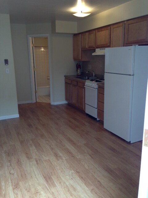 Foto del edificio - 429 E Broadway St