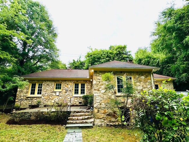 Building Photo - The Rock House at Carolina