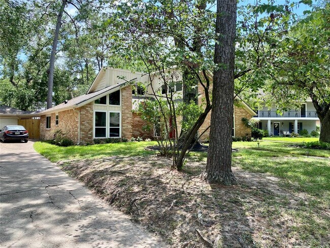 Building Photo - 1910 Lakeville Dr