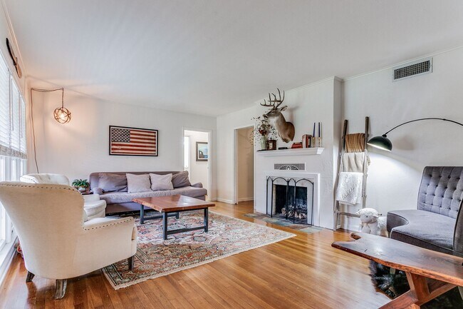 Foto del edificio - CHARMING 2-BEDROOM IN TERRELL HILLS