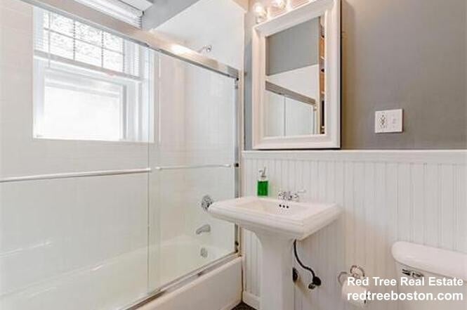 Photo - 2001 commonweath Unit 1