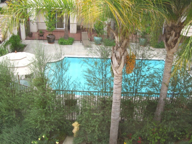 Pool (view from leevel 2) - 5401 Marine Ave