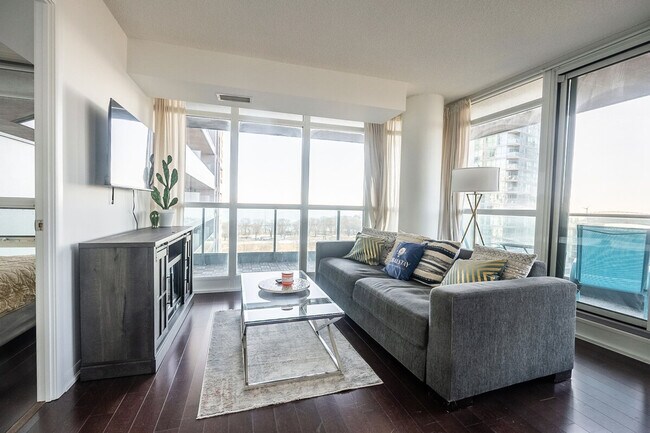 Building Photo - 209 Gzowski Boulevard