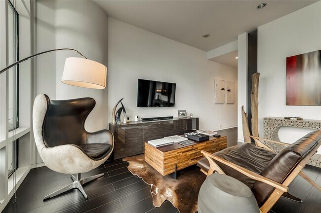 Foto del edificio - 2430 Victory Park Ln