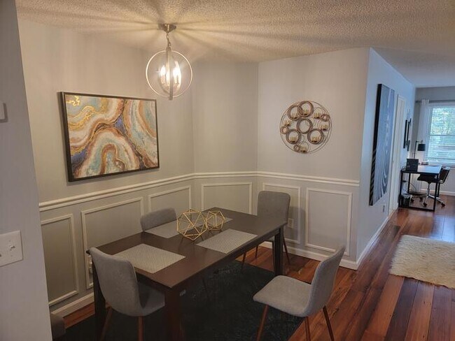 Building Photo - Furnished Condo