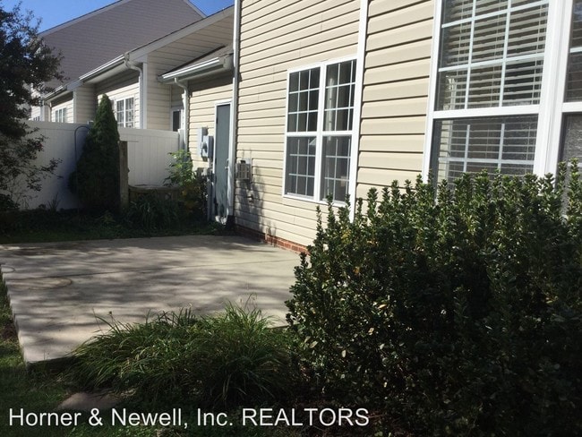 Building Photo - 1245 Providence Knoll Dr