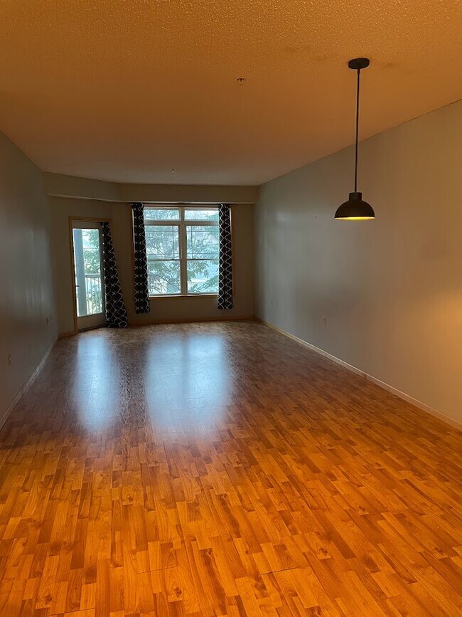 Dining / Living - 2530 E 34th St