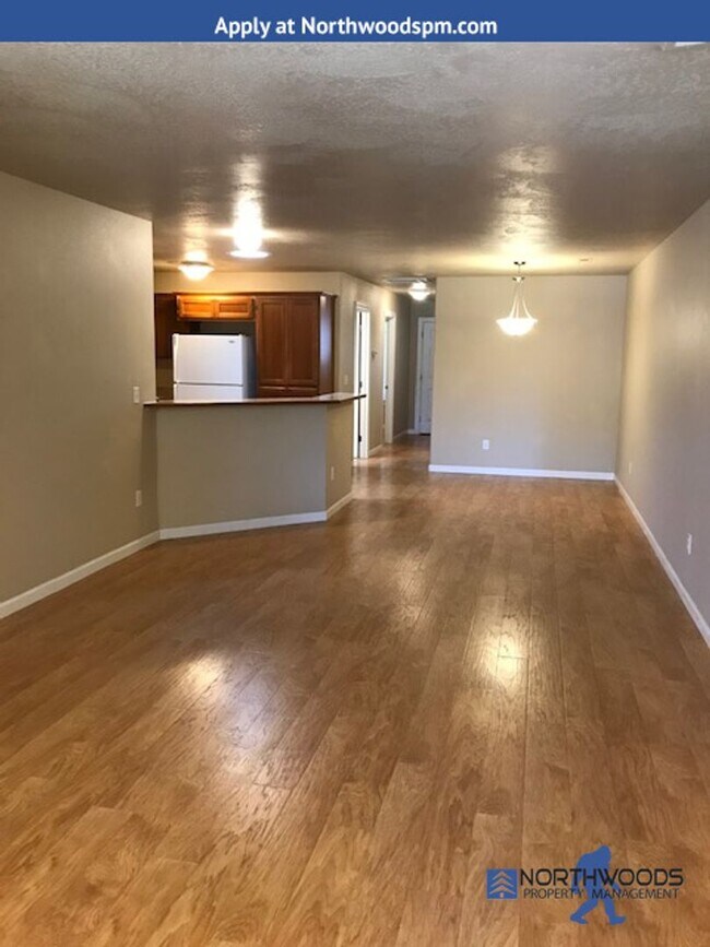 Building Photo - 55+ Community  2 Bedrooms, 2 Bath Beautifu...