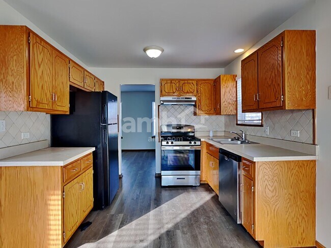 Foto del edificio - 4710 Peacock Ln