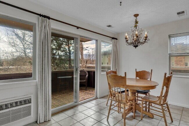 Foto del edificio - "Charming 2-Bed Oasis in Boulder with Spacious 862 Sq Ft Living!"