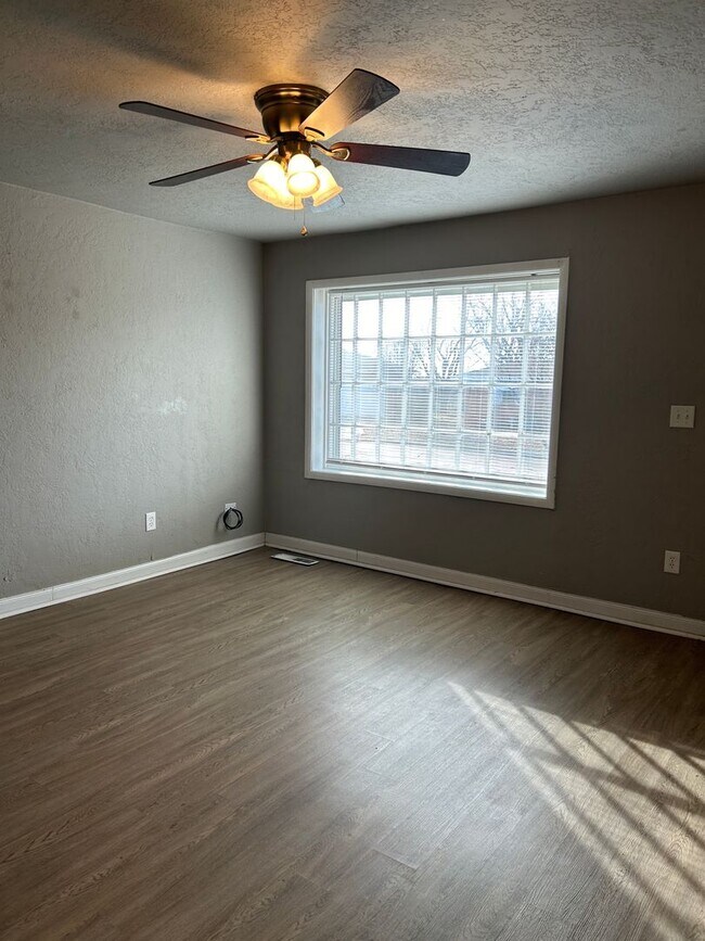 Building Photo - 2809 NW 35th Place
