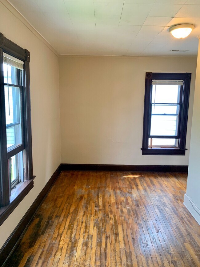 Building Photo - 132 10th St S